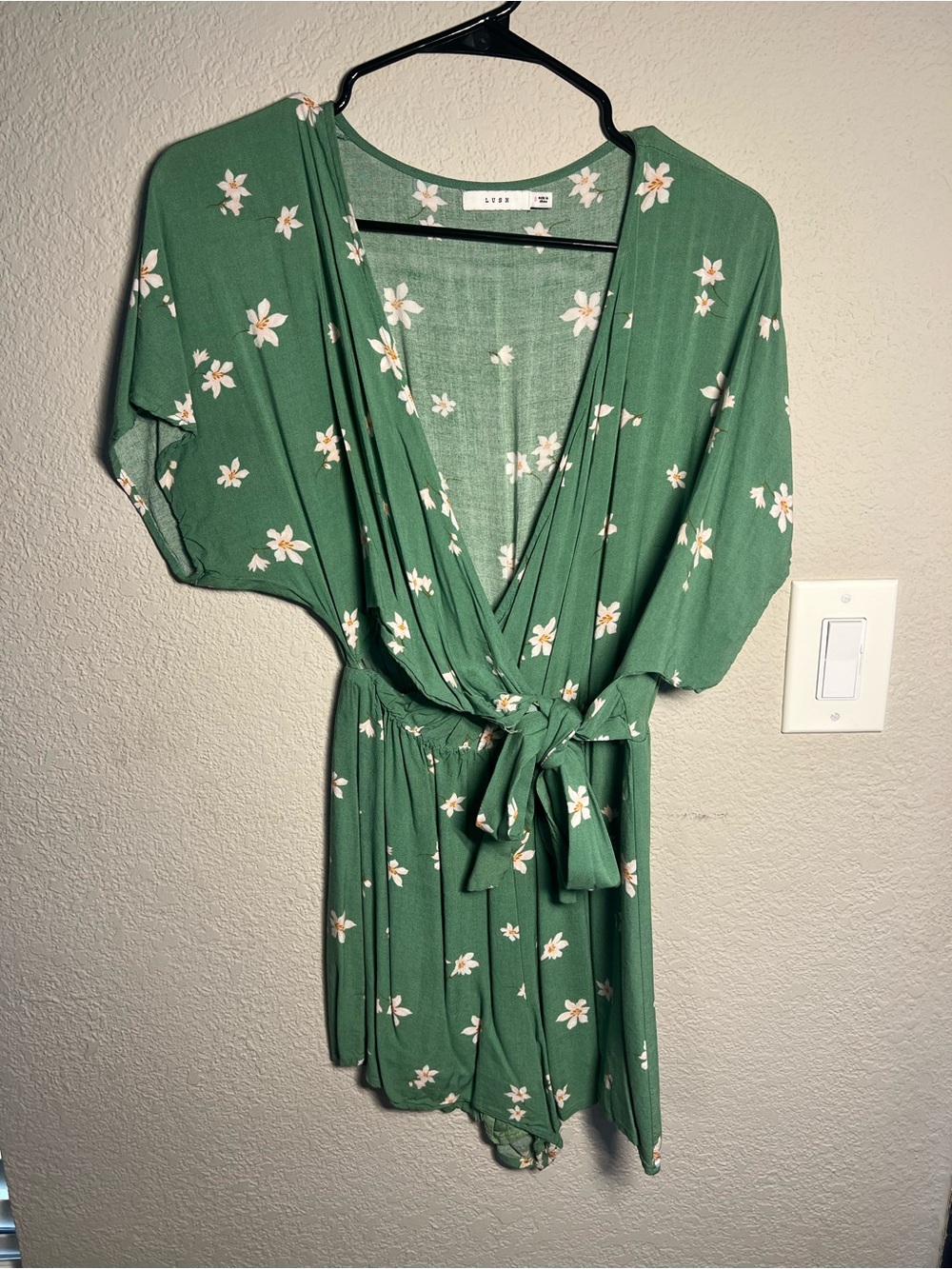 Lush Green Floral Wrap Romper Tie Waist Kimono Sleeve Size Small